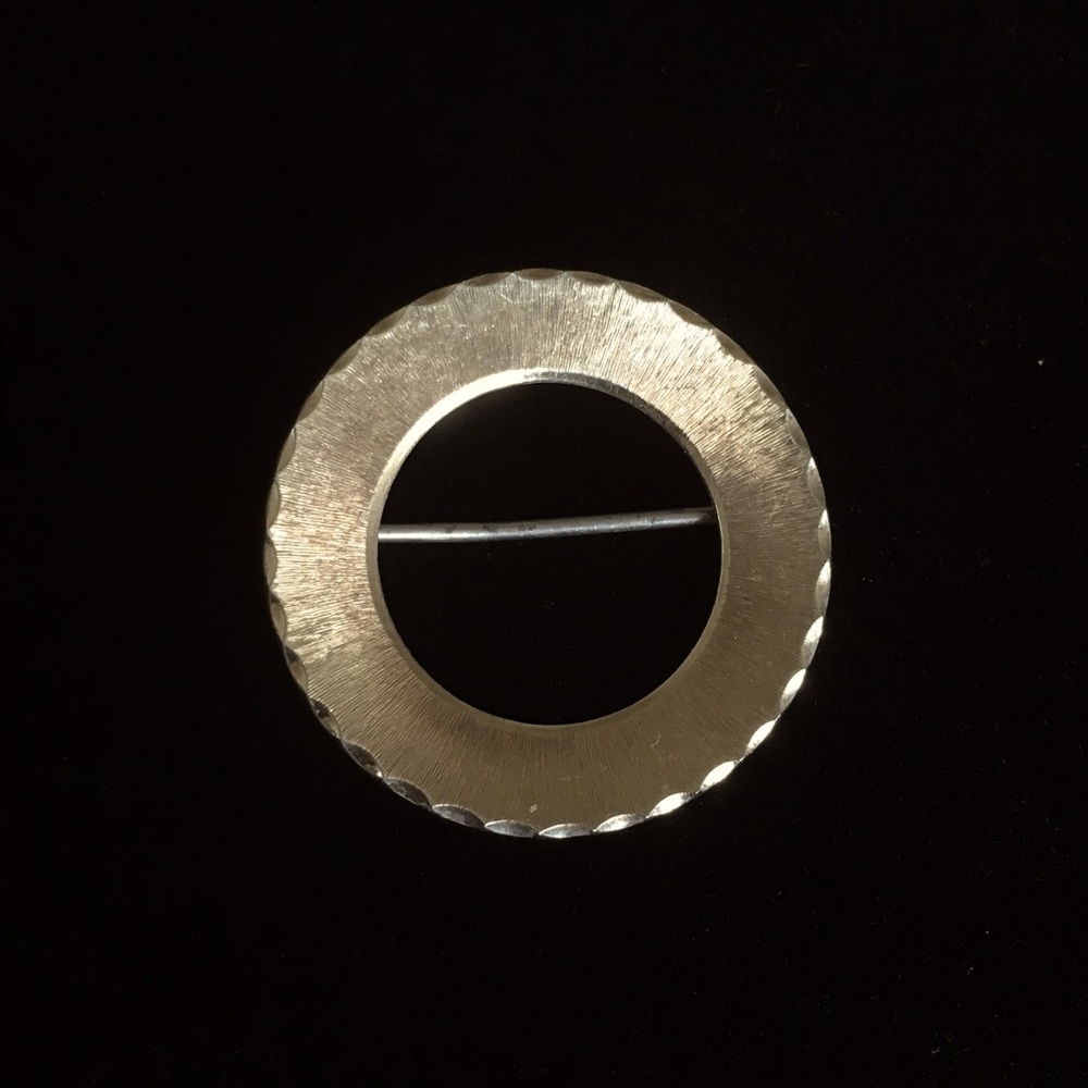 Vintage Krementz Gold and Silver Tone Round Wreath Shape Brooch Pin